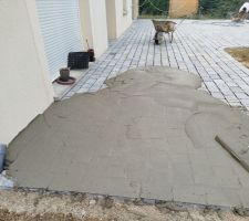 Pr&eacute;paration pour l'installation d'une all&eacute;e + terrasse en pierre naturel