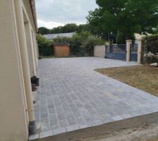 Pr&eacute;paration pour l'installation d'une all&eacute;e + terrasse en pierre naturel fin