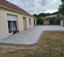 Pr&eacute;paration pour l'installation d'une all&eacute;e + terrasse en pierre naturel fin