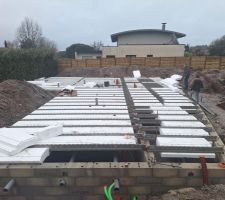 Plancher hourdis en cours d'installation