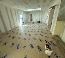 Mise en place de l'isolant avant la chappe