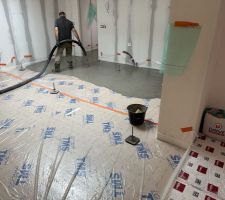 Mise en place de l'isolant avant la chappe