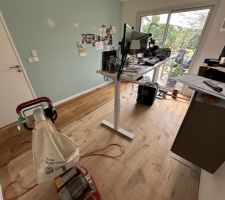 Parquet du bureau en cours de pon&ccedil;age