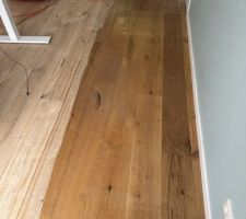 Parquet du bureau en cours de pon&ccedil;age