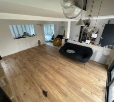 Parquet du salon apr&egrave;s pon&ccedil;age et premi&egrave;re couche d'huile