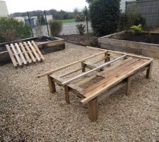 J'ai r&eacute;cup&eacute;r&eacute; une palette pour r&eacute;aliser la table de jardin deuxi&egrave;me version ...