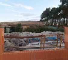 &Ccedil;a monte &ccedil;a monte ! Emplacement de la baie fixe de la salle a manger