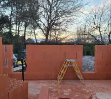 &Ccedil;a monte &ccedil;a monte ! Emplacement des meurtrieres du salon