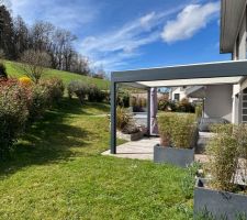 Le printemps arrive... Pergola pr&ecirc;te &agrave; l'emploi !
