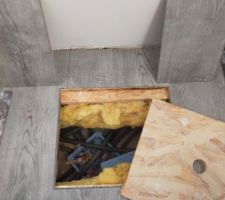 Trappe de visite pour bo&icirc;te de d&eacute;rivation