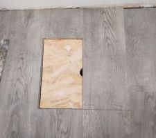 Trappe de visite pour bo&icirc;te de d&eacute;rivation