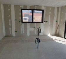 Le plafond de la cuisine est fini d'&ecirc;tre pos&eacute;