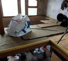 Couche d'isolant et nids d'abeille - CC-BY-NC-SA