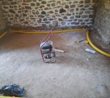 Pose d'un herisson ventil&eacute;, et on a jointoy&eacute; quelques murs int&eacute;rieurs