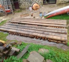 Poutres achet&eacute;es &agrave; la scirie