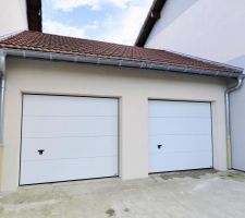 Fa&ccedil;ade des garages et descentes d'eau pluviale