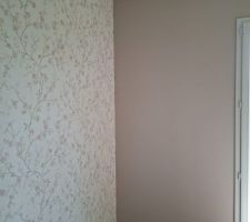 Mise en peinture et tapisserie de la chambre d'amis