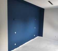 Chambre avec alcove au niveau du lit