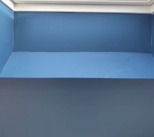 Merci aux plaquistes de ne pas avoir su (ou voulu) reprendre la rectitude de la tablette en placo sous le Velux