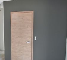 Mur entr&eacute;e WC