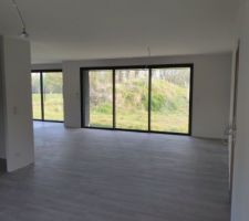 Vue salon depuis salle &agrave; manger