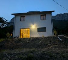 Lumi&egrave;res ext&eacute;rieur install&eacute;es