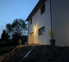 Lumi&egrave;res ext&eacute;rieur install&eacute;es