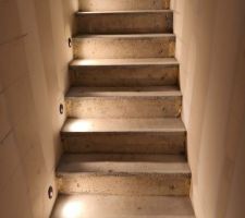 Essai des lumi&egrave;res leds de l'escalier