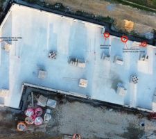 Difficile pour les maçons de lire les plans: ventilation du Vs en plein dans une baie vitrée , les évacuations des eaux usées qui tombe dans les cloisons placo , oublie des poteaux raidisseurs prévus dans l'étude béton
