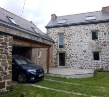 Auvent, terrasse et enduit.
