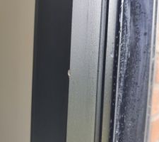 Coup dans fenêtre alu