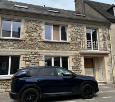 Fa&ccedil;ade en cours de r&eacute;novation : le 1er &eacute;tage sera enduit et il y aura des joints &agrave; la chaux au rdv