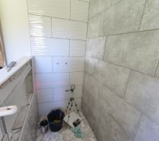 Pose du carrelage dans la douche