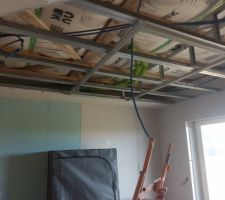 Structure faux plafond Chbr 1 avec retomb&eacute;e centrale