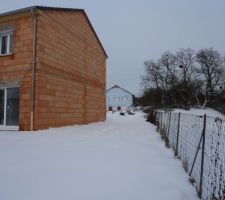 Vue de cot&eacute; sous la neige