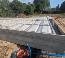 Pr&eacute;paration plancher avec r&eacute;seaux pass&eacute;s dans le vs.