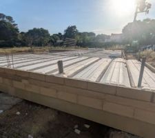 Pr&eacute;paration plancher avec r&eacute;seaux pass&eacute;s dans le vs.