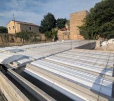 Pr&eacute;paration plancher avec r&eacute;seaux pass&eacute;s dans le vs.