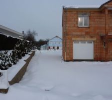 Vue cot&eacute; gauche sous la neige