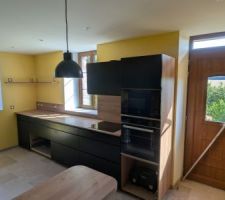 Cuisine presque mont&eacute;e