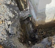 Entr&eacute;e des fourreaux Elec et T&eacute;l&eacute;com dans le vide sanitaire, aucun jointoiement