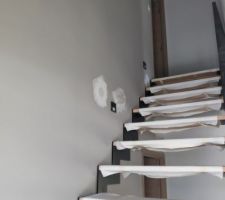 L'&eacute;lectricien saccage mon mur pour poser les lumi&egrave;res de balisage