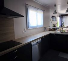 Rafraichissement de la cuisine, on passe du violet au beige