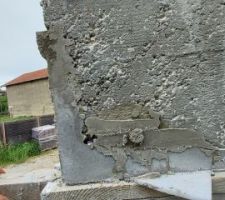 D&eacute;coffrage des poutres ext&eacute;rieures : ici aussi il va falloir refaire un coup de mortier de r&eacute;paration pour compl&eacute;ter, mais &ccedil;a fonctionne plut&ocirc;t bien !