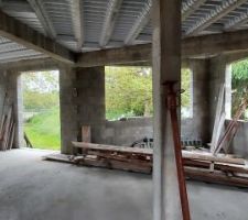 Autre vue de la future cuisine, l'espace salle &agrave; manger, et tout au fond &agrave; gauche ce sera l'espace salon.
