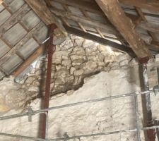 R&eacute;paration de pignon qui s?effondre dans une des annexes
