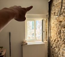 Fen&ecirc;tre actuelle de l?ancienne chambre qui deviendra une salle de bain : je veux la changer pour qu?elle fasse toute la hauteur et aussi augmenter son all&egrave;ge