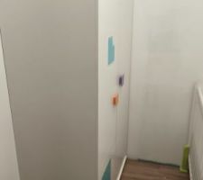 Chambre provisoire du b&eacute;b&eacute;.... Dans la salle de bain