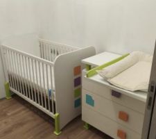 Chambre provisoire du b&eacute;b&eacute;.... Dans la salle de bain