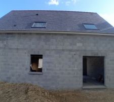 Couverture du pan nord en ardoises naturelles